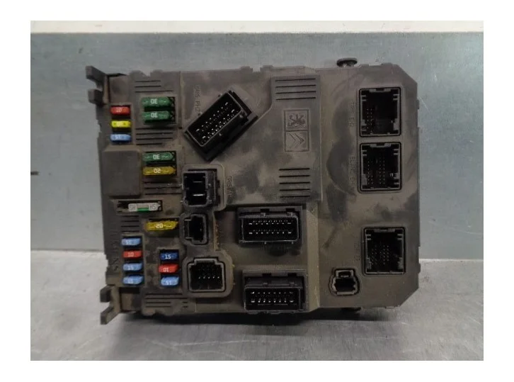 CAJA RELES / FUSIBLES 6547SB Envío Inmediato